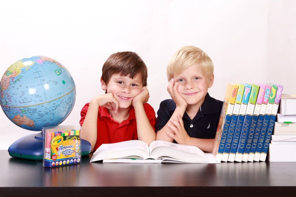Jungs der ersten Klasse
